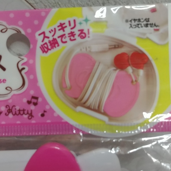 NEW Hello Kitty Sanrio Japan Earphone Accessories Case - Picture 2 of 4